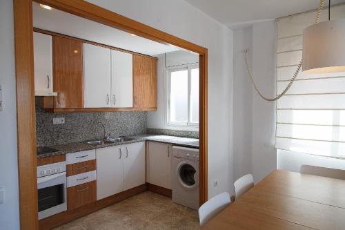 UHC Ventura Park Apartments - image 3