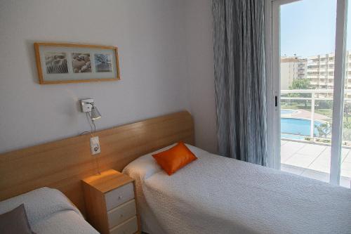 UHC Ventura Park Apartments - image 12