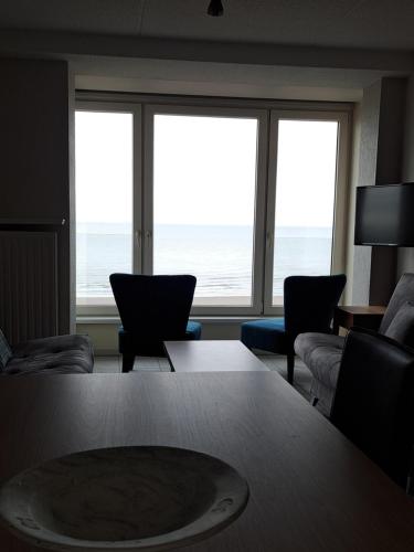 Apartment with Sea View image 4