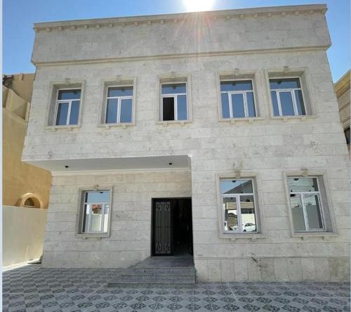 . Cheerful 10 Bedroom villa with free parking