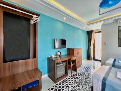 Grand Holiday Villa