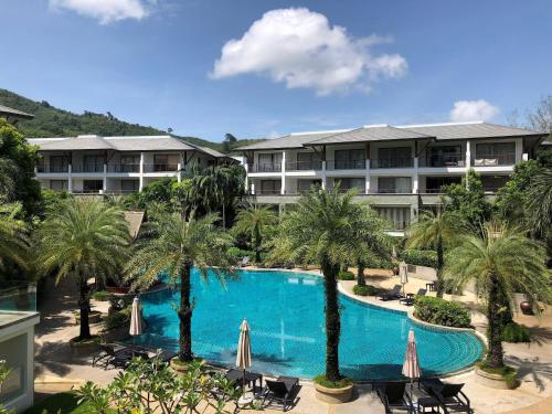 Beachfront 3br Luxe, Jacuzzi Pool On Naithon Beach photo 1