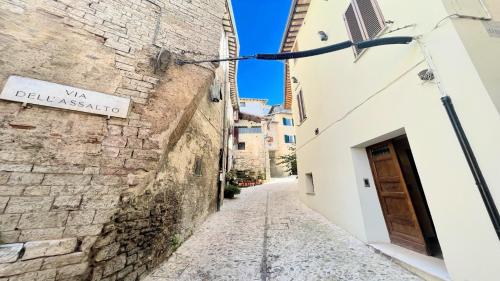  Spoleto detached villa centrally located - car unnecessary - wifi - sleeps 10 in Spoleto