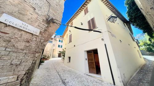  Spoleto detached villa centrally located - car unnecessary - wifi - sleeps 10 in Spoleto