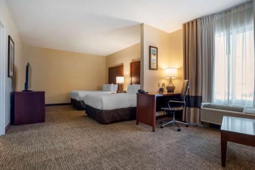 Double Suite with Two Double Beds - Accessible/Non-Smoking