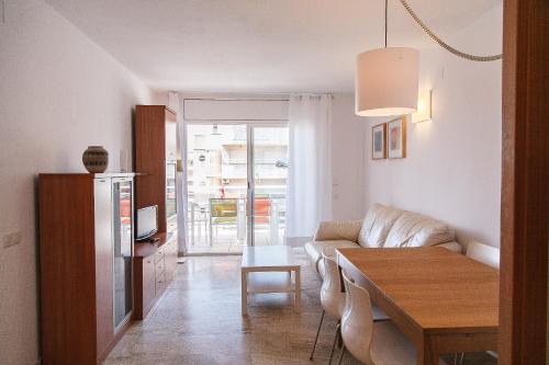 UHC Ventura Park Apartments - image 10