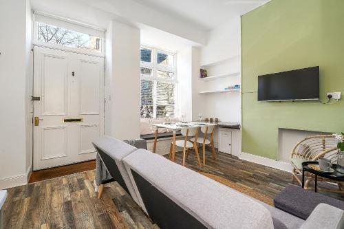 City Centre 2 Bedroom Main Door Apartment, Эдинбург (фото 6)