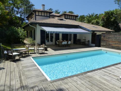 Villa des Acacias avec piscine chauffée pour 15 personnes entre lac et océan Wifi gratuit