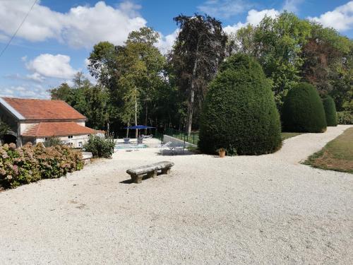 Hotelli välisilme, CHATEAU DES BARRES in Lainsecq