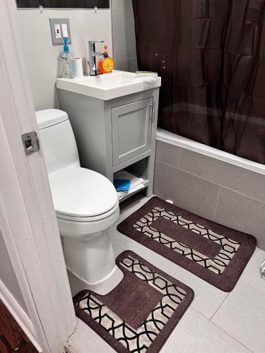 Simplified Living Space in Chicago, USA