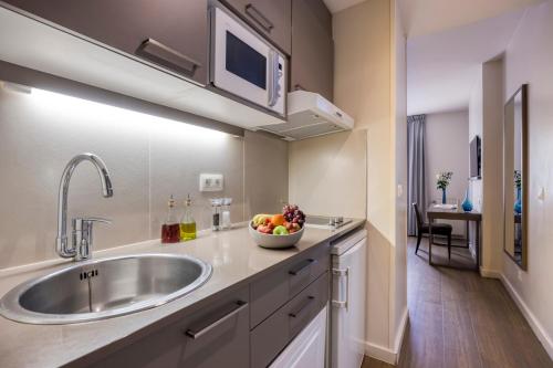 Citadines Sainte Catherine Brussels - image 4