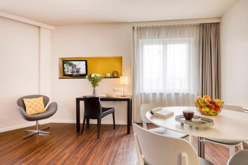 Citadines Sainte Catherine Brussels - image 7