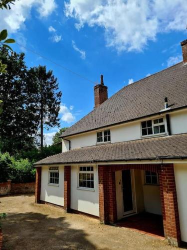 Stunning 2 bedroom cottage on the River Wensum