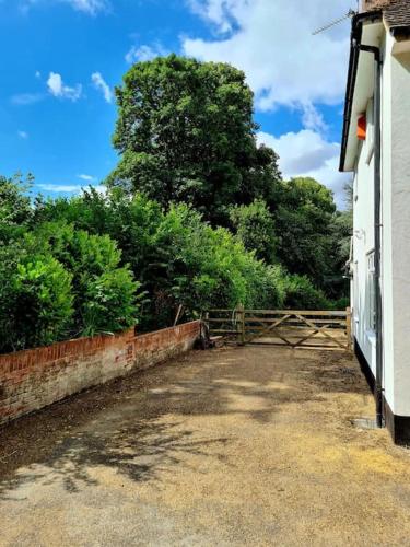 Stunning 2 bedroom cottage on the River Wensum