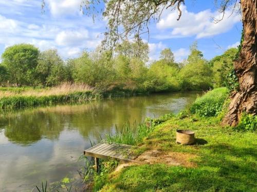 Stunning 2 bedroom cottage on the River Wensum