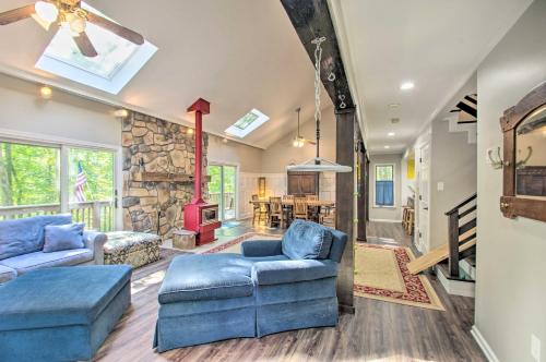 Peaceful New Market Cabin with Deck and Fire Pit! in New Market (VA)