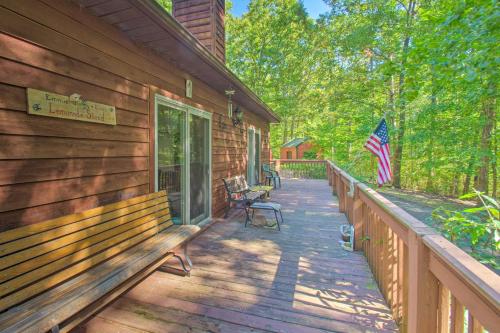 Peaceful New Market Cabin with Deck and Fire Pit! in New Market (VA)