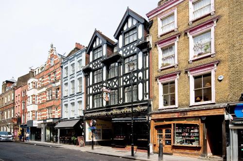 F4 Greek Street - image 3