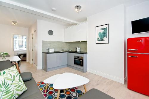 F2 Greek Street - image 12
