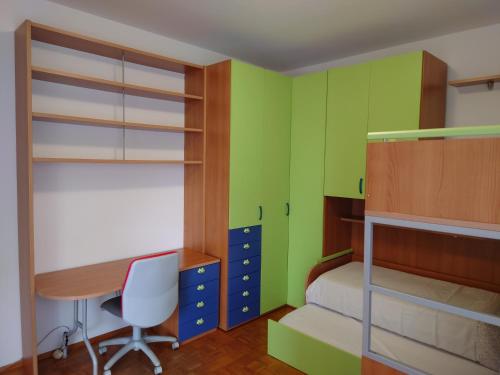  Luminoso Appartamento con Balcone in Veduggio con Colzano