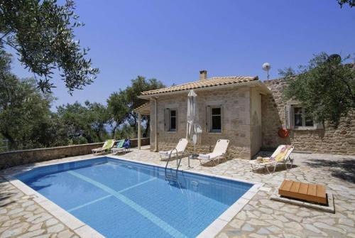  Daphne Aghios Nikolaos Peloponnese in Riglia