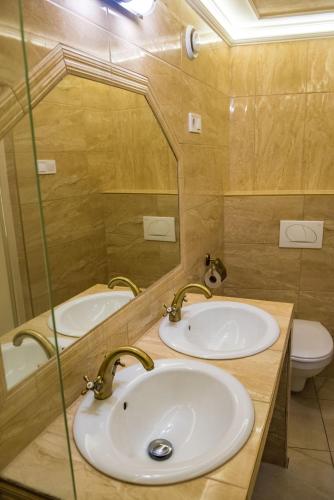 Bathroom, Exclusive Apartmanok Szeged in Szeged City Center