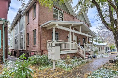 Cozy Central Glenwood Springs Condo with 2 Decks! in Glenwood Springs, USA