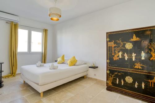Stylish flat w balcony and seaview at the heart of Juan-les-Pins - Welkeys