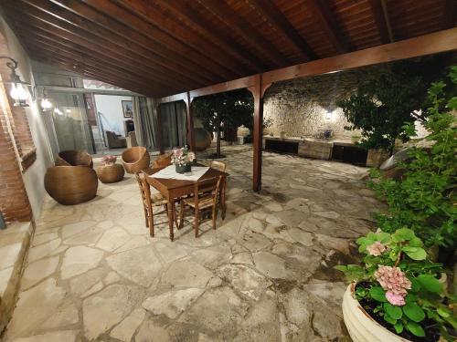 Evanthia's Stone House in Koilani