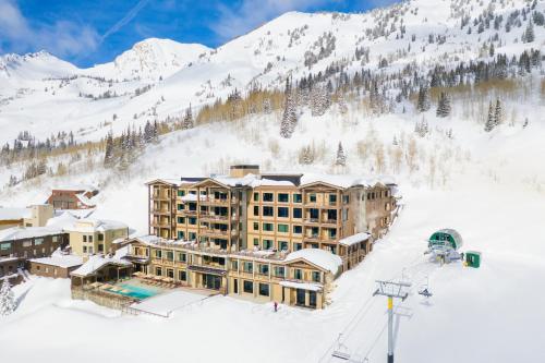 The Snowpine Lodge - Accommodation - Alta