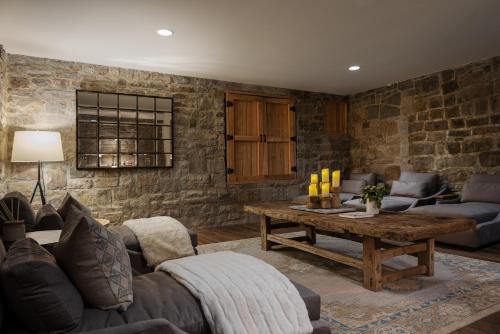 406034906 The Snowpine Lodge