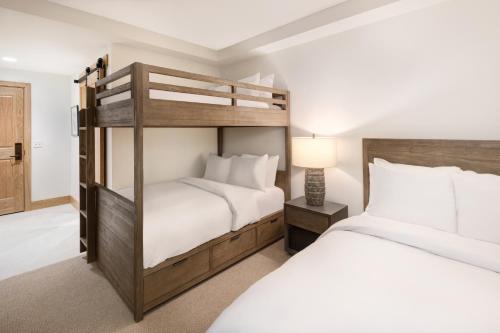 406034936 The Snowpine Lodge