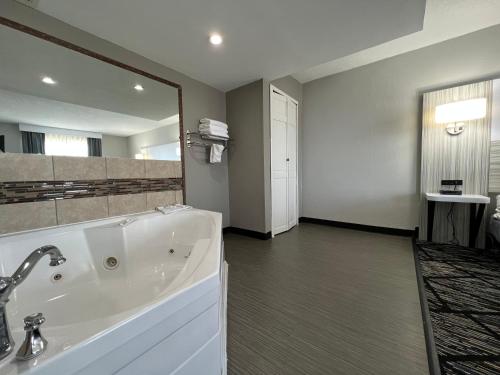 Baymont by Wyndham Peoria in Peoria, USA