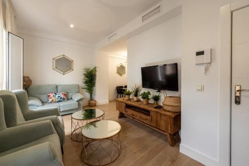 Modern with balcony- 2Bd 2Bth- San Vicente, Sevilla