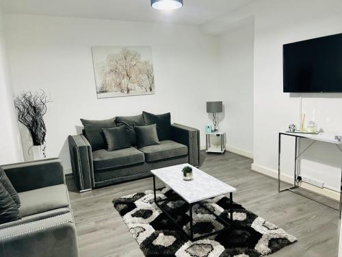 Beautiful and Homely 3 Bed House With FREE Parking So Close To Man City and City Centre, Manchester
