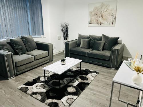 Beautiful and Homely 3 Bed House With FREE Parking So Close To Man City and City Centre, Manchester (photo 7)
