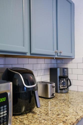 Lovely Spacious Home near Randolph, Six Flags, Seaworld, Riverwalk and Lackland in San Antonio, USA