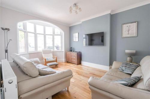 Beautiful Cleethorpes Holiday Home Sleeps up to 8 with Free Parking!
