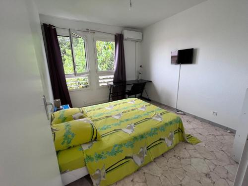 Chambre Chez l'habitant à 5mn de l'aéroport (Chambre Chez l'habitant a 5mn de l'aeroport) in เลซาบีเมส