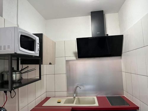 Studio cosy Mtsahara caution de 400 euros à déposer en chèque (Studio cosy Mtsahara caution de 400 euros a deposer en cheque) in 쿵구