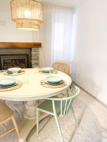 Facilities, Boho Lake House - Private Beach 600m from the property - Free Parking - Home Cinema Room in Vira