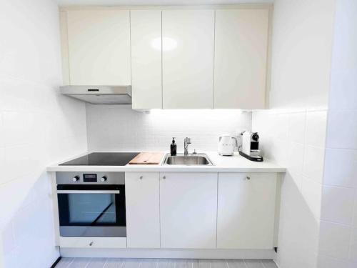 Facilities, Boho Lake House - Private Beach 600m from the property - Free Parking - Home Cinema Room in Vira