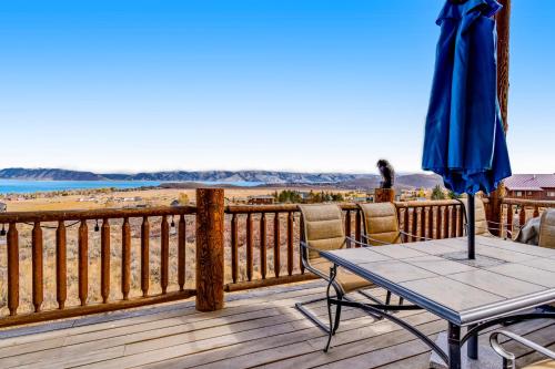 Peaceful Bear Lake Home in Gārdensitija (UT)