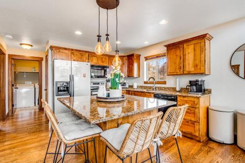 Peaceful Bear Lake Home in Gārdensitija (UT)