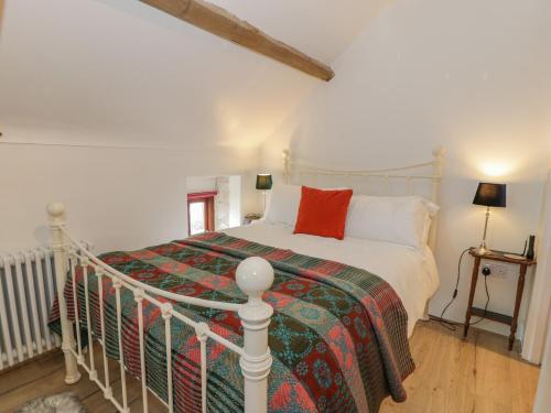 Cwch Gwenyn, Anglesey