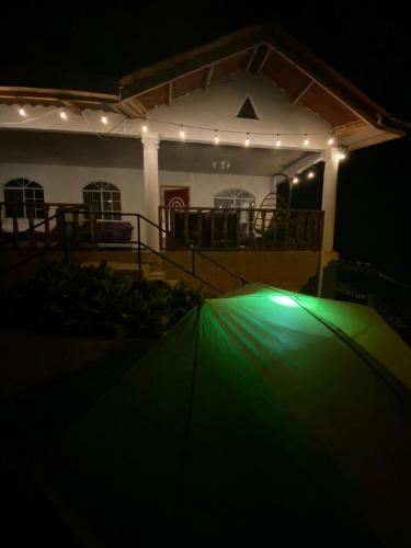 Hotellet från utsidan, Agartha Hostel and Camping in Los Naranjos