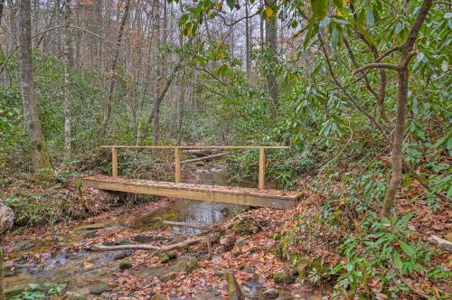 Creekside Mtn Retreat by Waterfalls and Hiking!