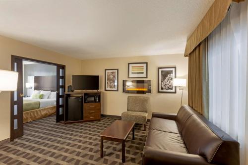 Family Suite with One King Bed and Two Queen Beds