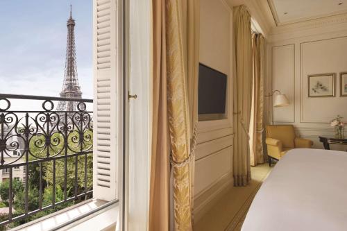 Shangri-La Hotel, Paris near Royal Embassy of Thailand