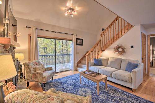 Big Canoe Cabin with Mountain View, Hiking and Lake! in Marblehill, USA